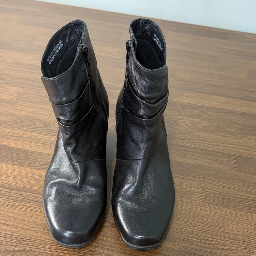 Clarks supple black